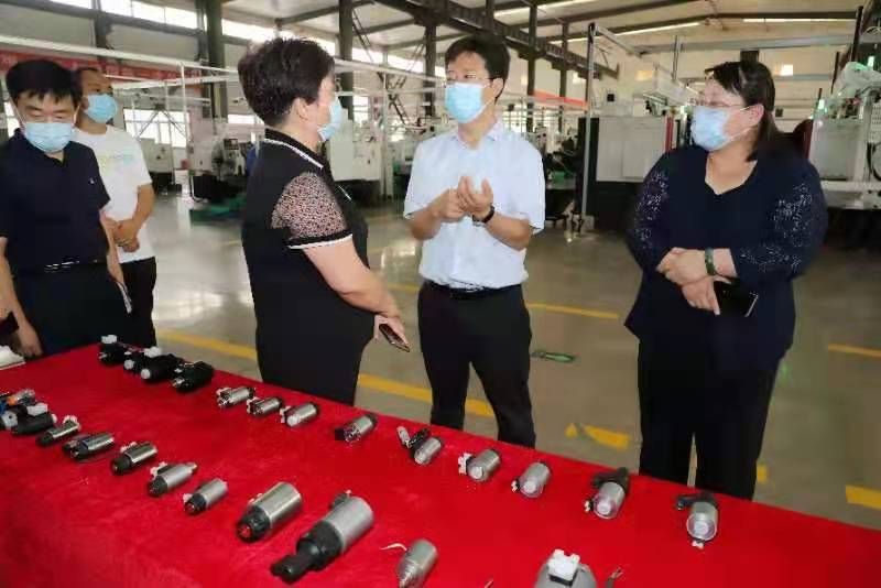 艹少妇逼安阳市市长高永一行莅临我公司参观调研